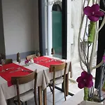 Hotel De La Grotte Aix-les-Bains