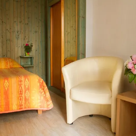 Hotel De La Grotte Aix-les-Bains