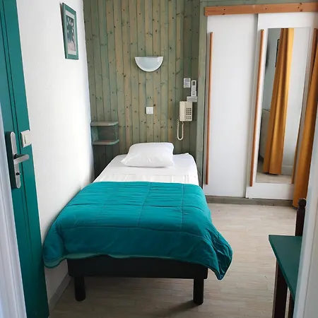 De La Grotte Hotel
