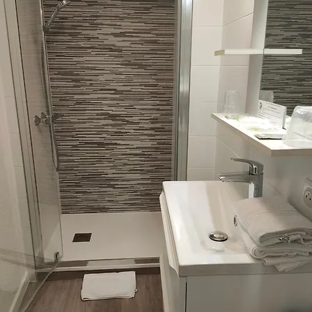 De La Grotte Otel 2*