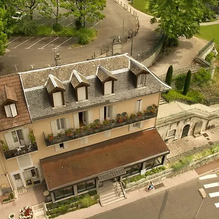 De La Grotte Hotel