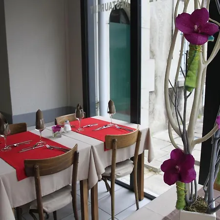 Hotel De La Grotte Aix-les-Bains