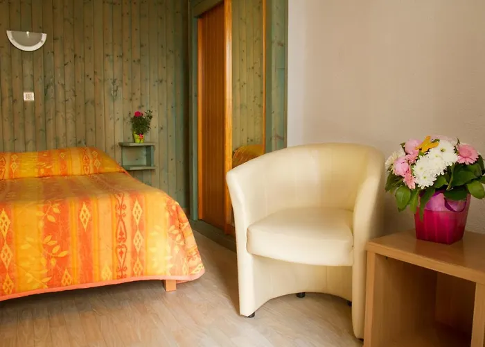 Hotel De La Grotte Aix-les-Bains