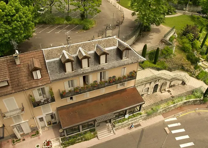 De La Grotte Hotel