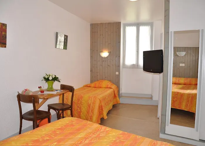 Hotel De La Grotte Aix-les-Bains
