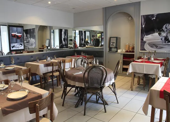Hotel De La Grotte 2*