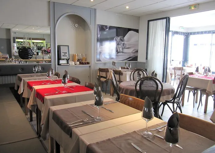 Hotel De La Grotte Aix-les-Bains